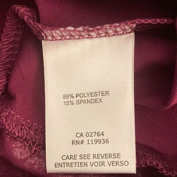 Nivo NWT 1/4 zip Sleeveless Berry Performance Top. Woman size XS. - Picture 8 of 8